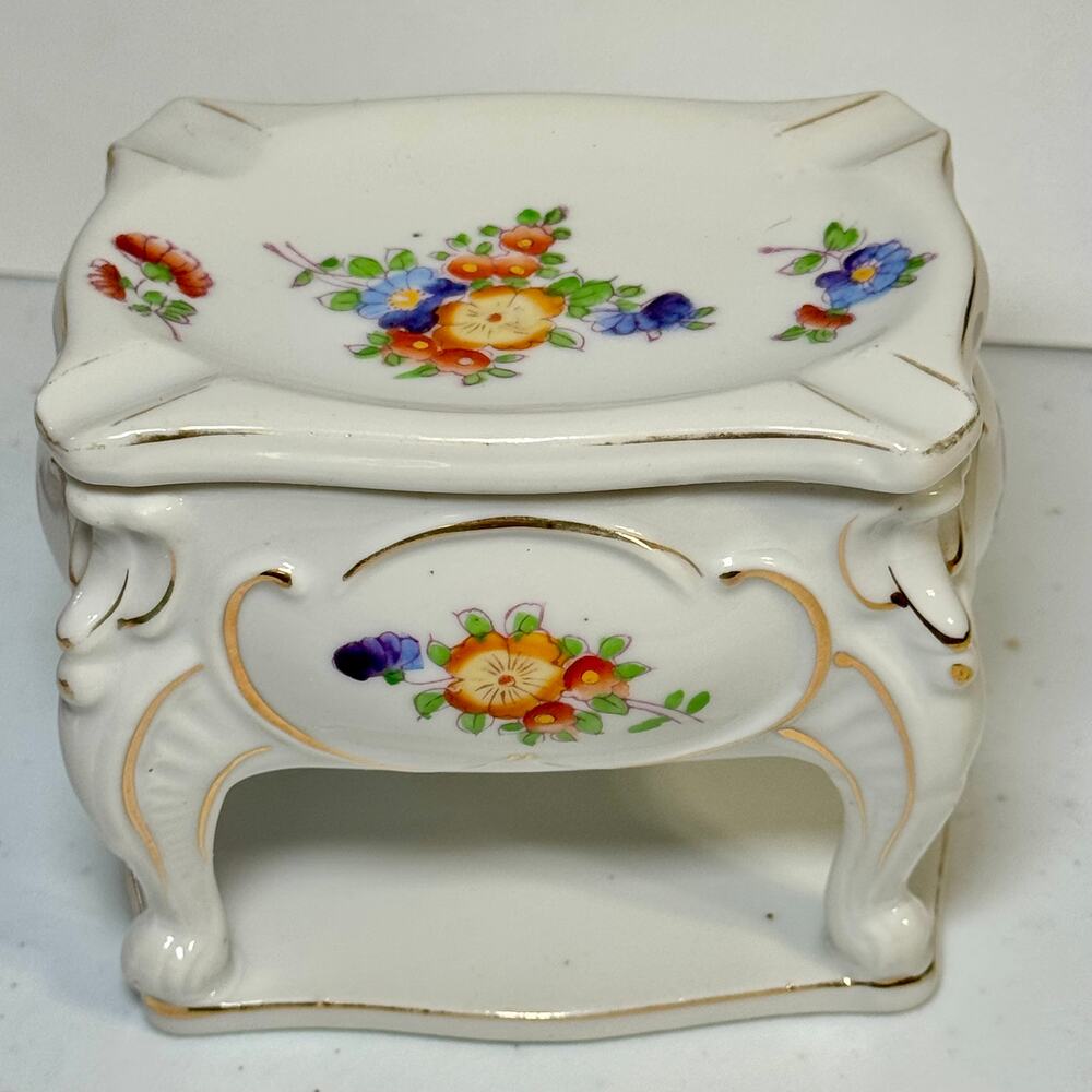 Vintage Japan Porcelain‎ Trinket Box Floral Gold Gilt Footed Vanity